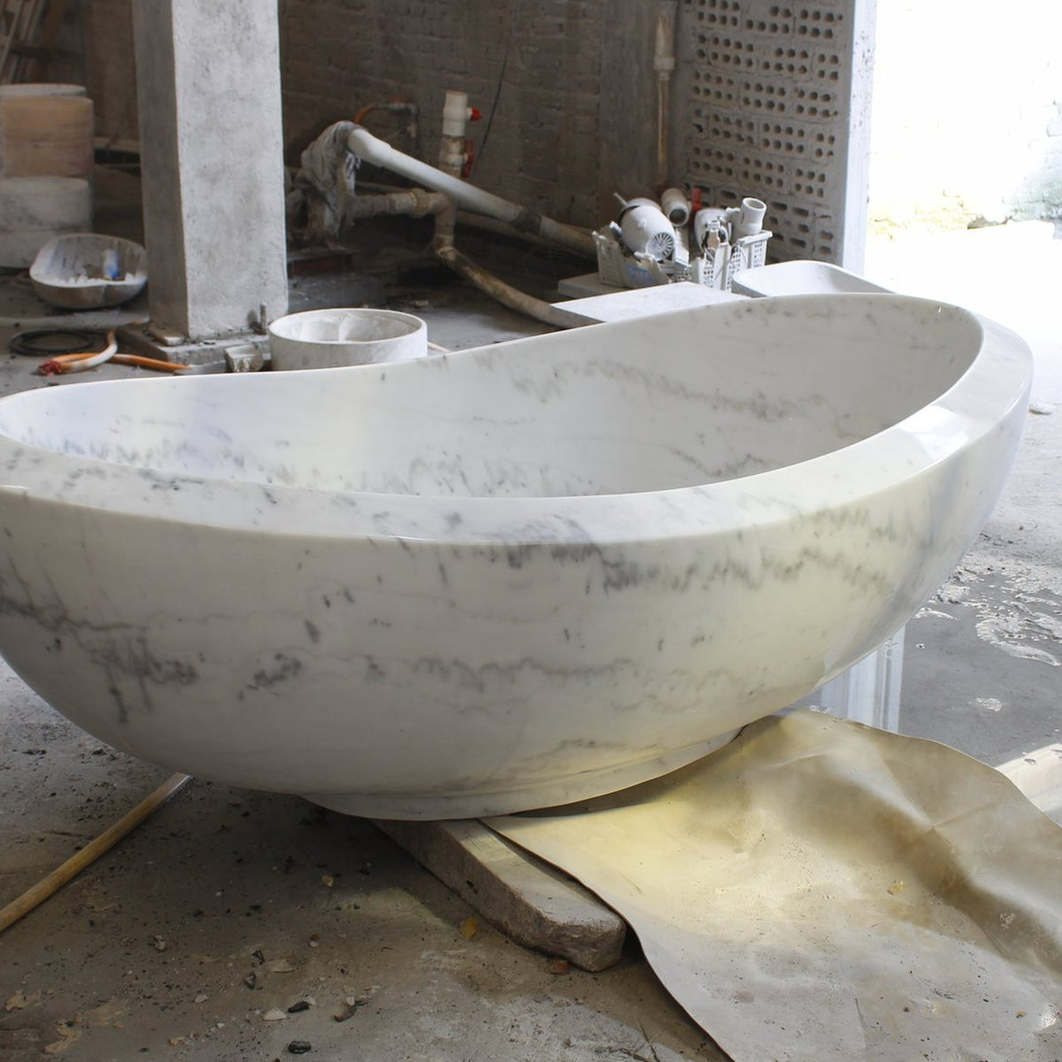 Yuna Ivory Cloud Marble soaking bathtub, real finished-product factory top interior view