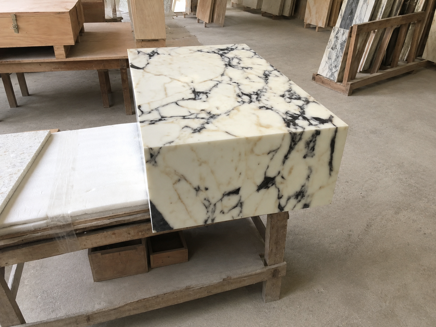 Mesa de centro rectangular con zócalo de mármol ViolaPlinth - Calacatta italiana Viola 