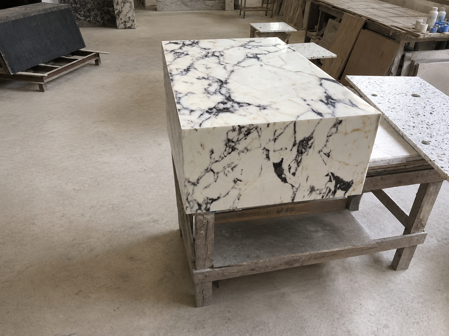 Mesa de centro rectangular con zócalo de mármol ViolaPlinth - Calacatta italiana Viola 