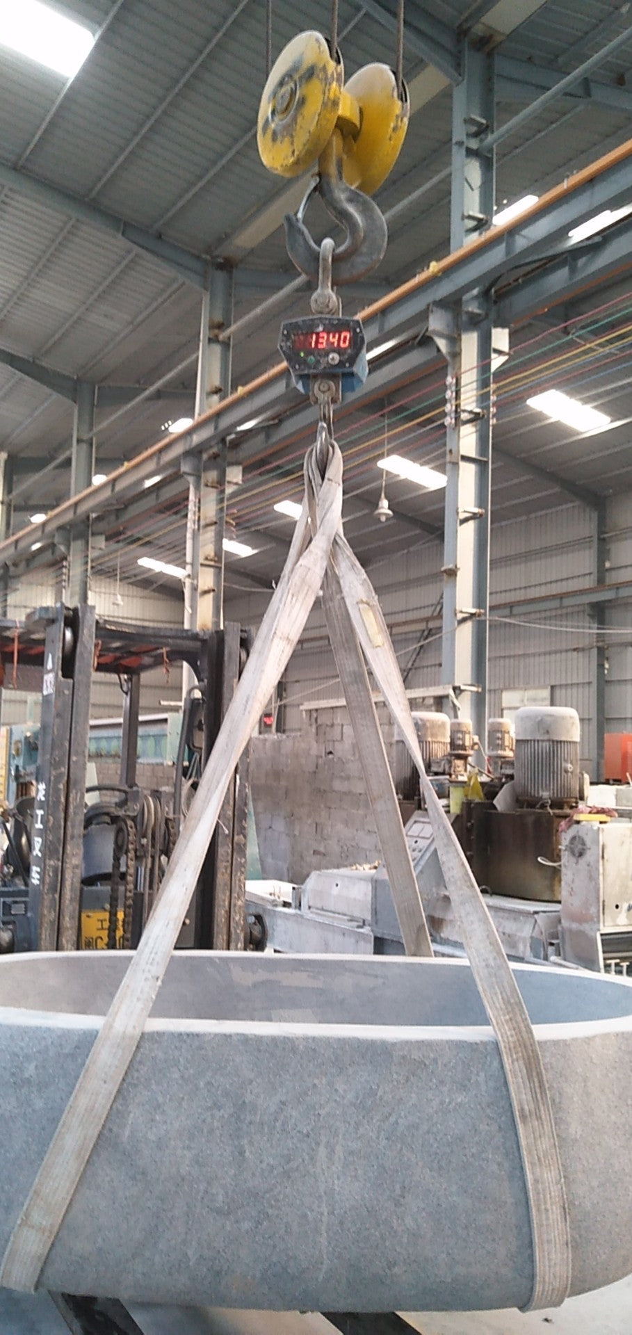 Heavy granite bathtub lifting and weight-check process reference