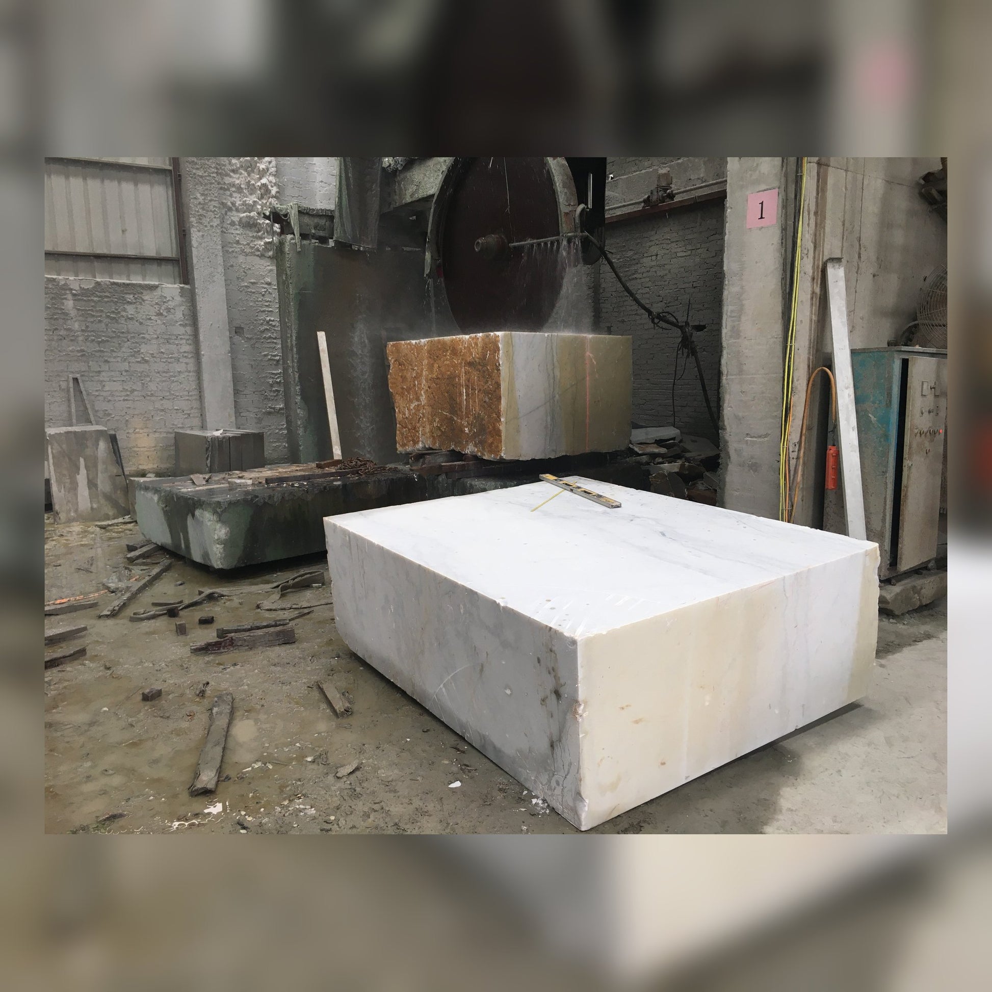 OIXDESIGN natural stone bathtub production process showing solid stone block preparation in the workshop