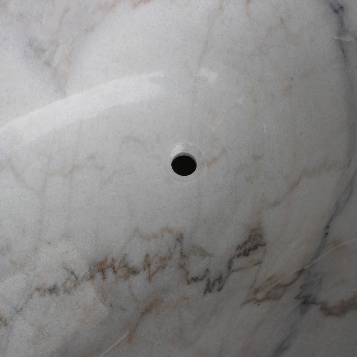 Elara BT-024A Ivory Cloud Marble bathtub, original product reference view; source photograph reframed without changing the stone, rim or silhouette