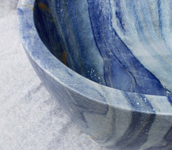 Azura BT-200A Azura Blue Quartzite bathtub, original product detail; source photograph reframed without changing the stone, rim or silhouette