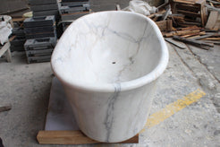 Elara BT-024A Ivory Cloud Marble bathtub, original product reference view; source photograph reframed without changing the stone, rim or silhouette