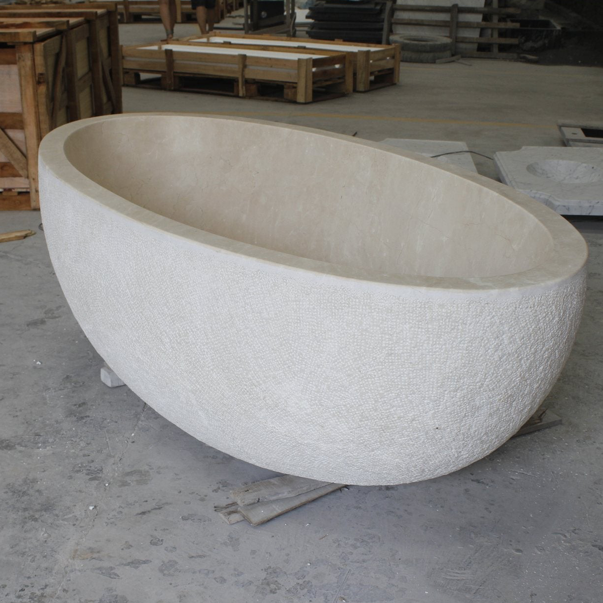 Evania Crema Marfil Extra Marble bathtub, real finished workshop view