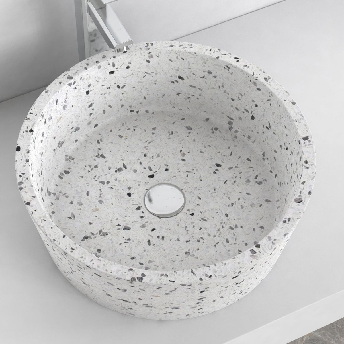 Sauri close view of the terrazzo interior, rim and drain detail
